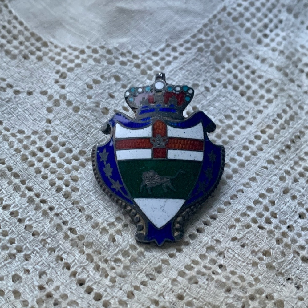 Antique 1901 Sterling Silver & Enamel Shield Pin Armed Forces Red Cross Lion - Picture 6 of 7